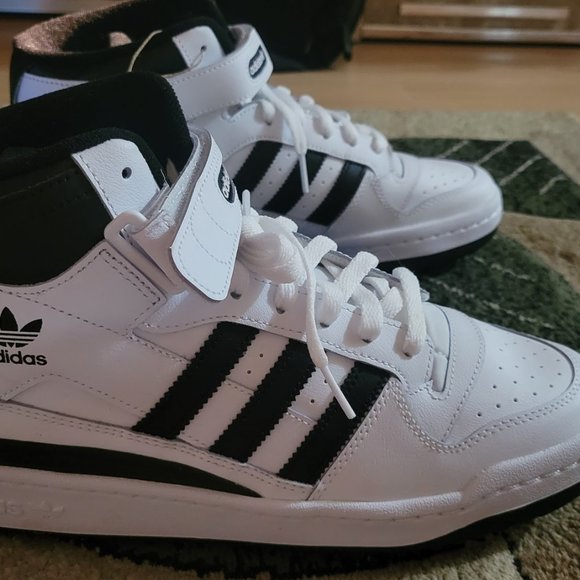 Adidas Originals Forum Mid Sneakers in White and Black - Picture 2 of 6